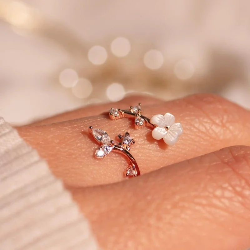 Sparkling Flower Open Ring for Women – Elegant Gift