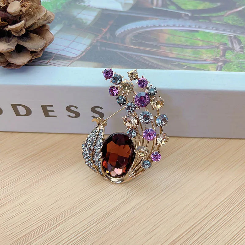 Luxurious Crystal Brooch for Women – Retro Elegant Coat Pin