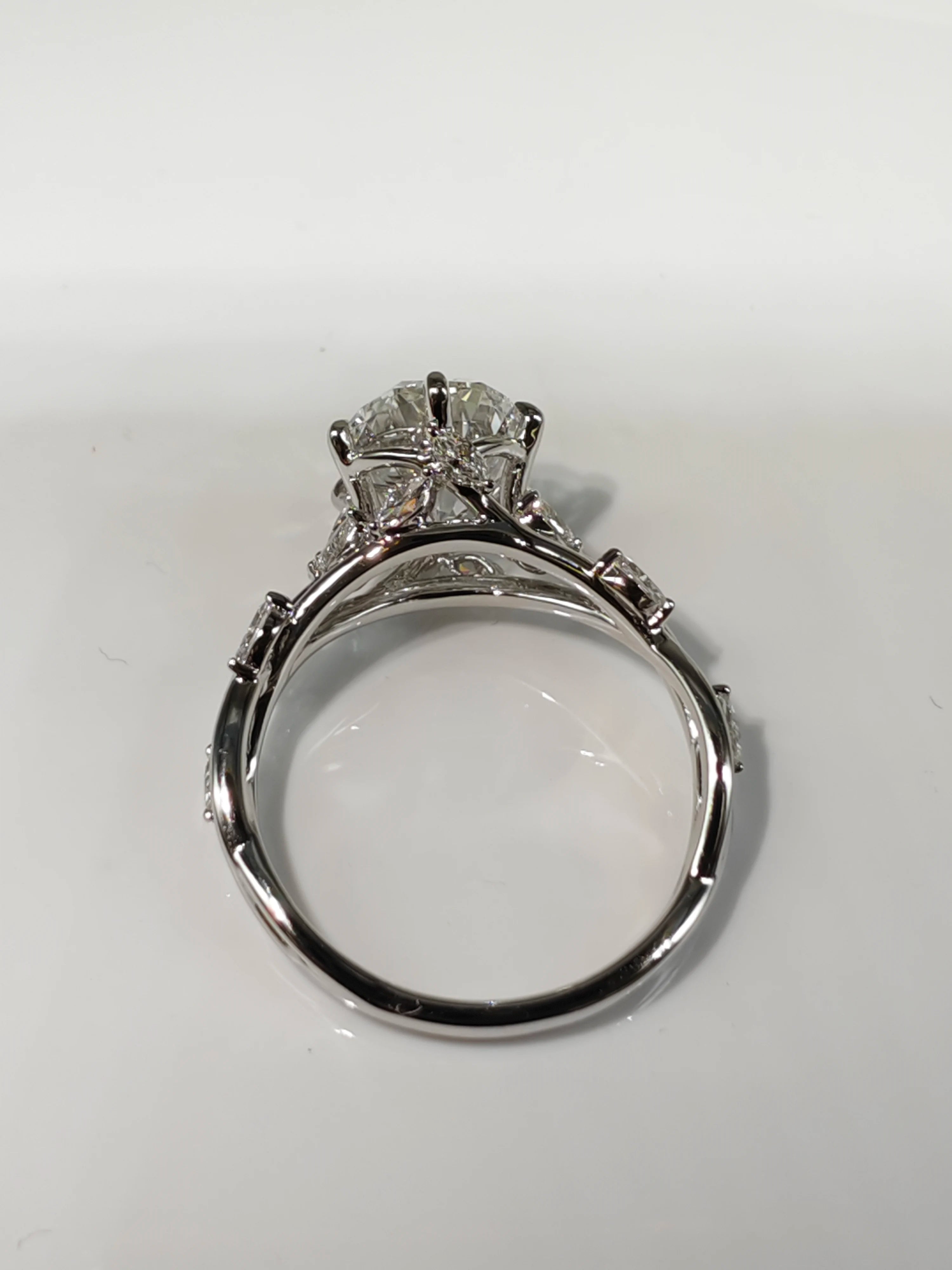 An elegant 2-carat oval diamond ring in 18K gold, perfect for a marriage proposal