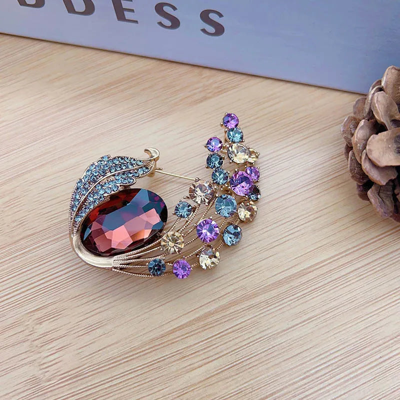 Luxurious Crystal Brooch for Women – Retro Elegant Coat Pin