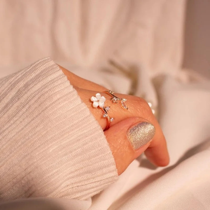 Sparkling Flower Open Ring for Women – Elegant Gift