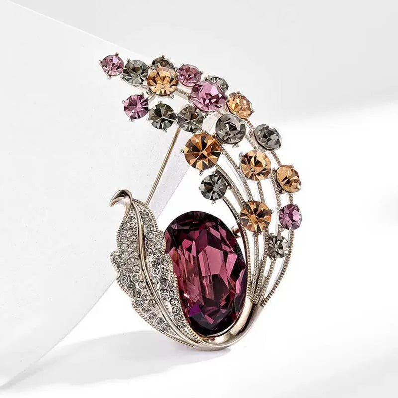 Luxurious Crystal Brooch for Women – Retro Elegant Coat Pin